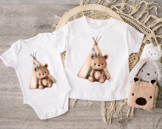 DIY Bügelbild mit Bär und Tipi – Perfekt für Baby- & Kinderkleidung.