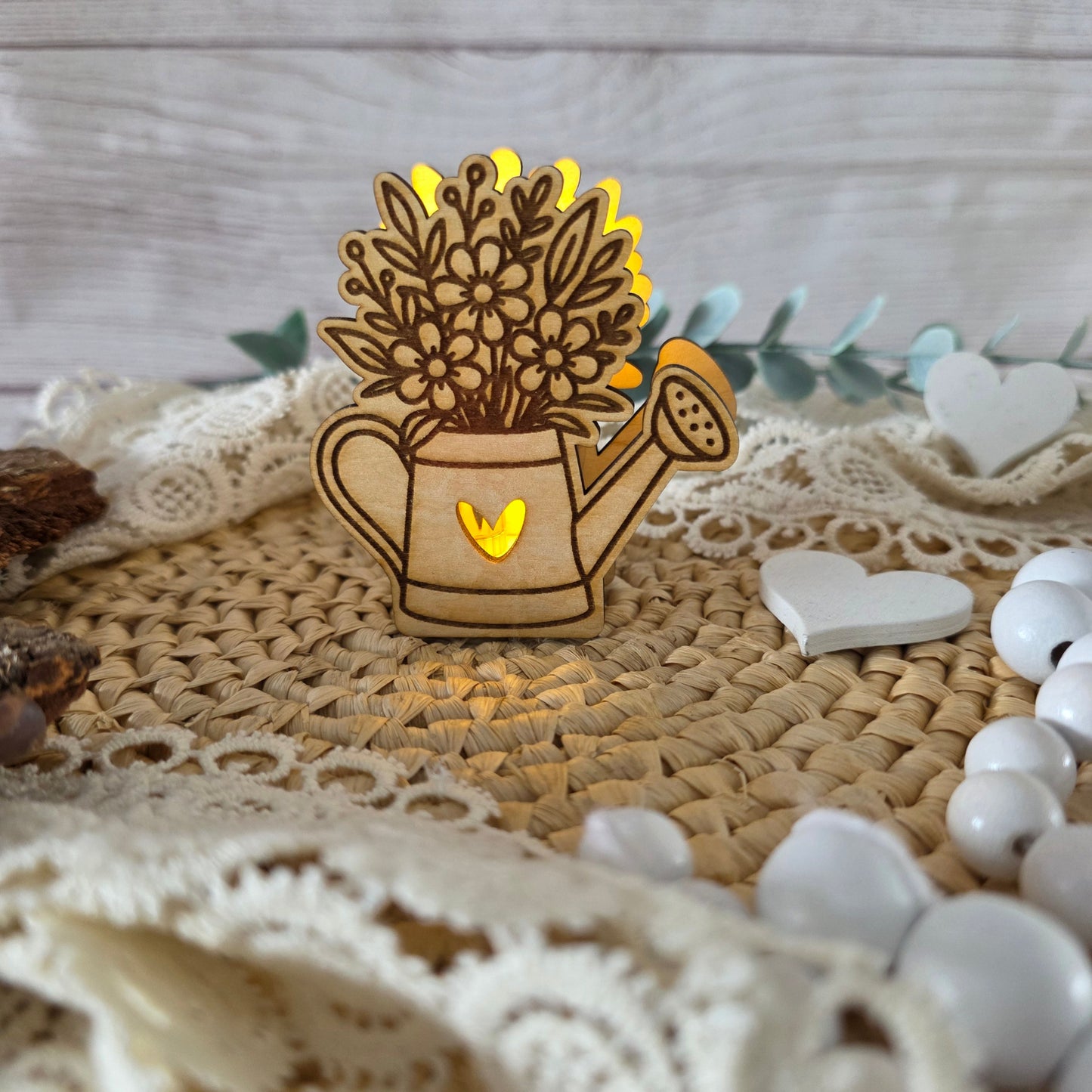 Ballonlicht Gießkanne mit Blumen aus Holz mit LED Frühlingsdeko