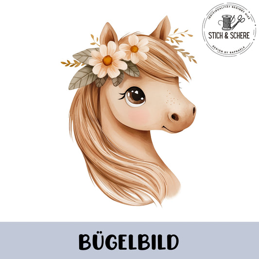 Zauberhaftes Pferde-Motiv mit floraler Verzierung als Bügelbild für Mode.