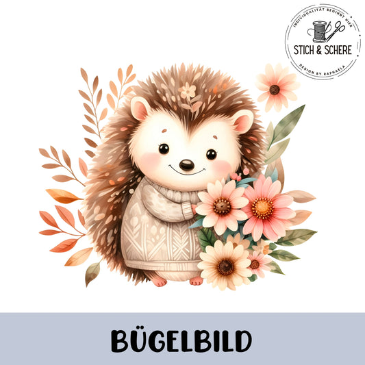 Detailansicht des herbstlichen Bügelbildes "Boho Igel" mit Blumen & Boho-Elementen.