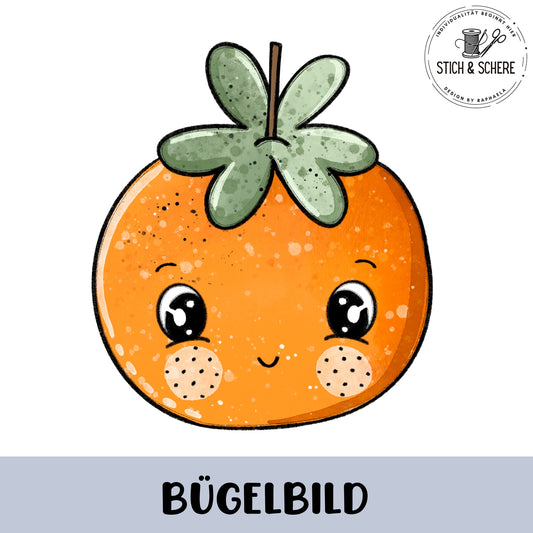 Runde, orangefarbene Mandarine als Bügelbild ohne Brille, mit großen glänzenden Augen, Sommersprossen und grünem Blatt oben; freundlicher Gesichtsausdruck auf weißem Hintergrund.