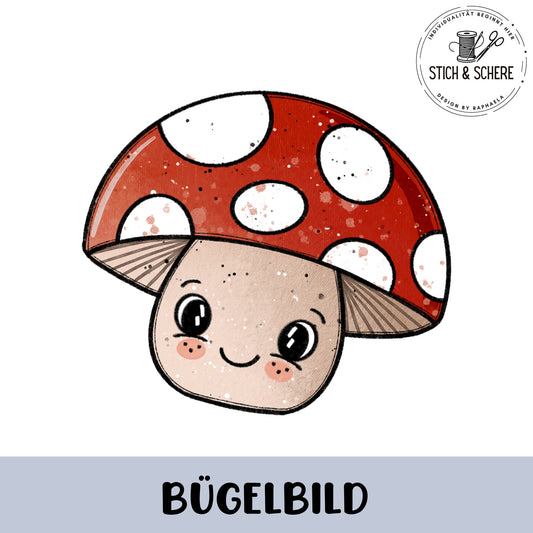 „Freigestelltes Bügelbild: roter Fliegenpilz mit weißen Punkten und lächelndem Gesicht unter dem Pilzhut; kindlicher Illustrationsstil.“