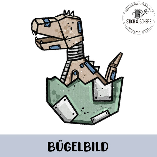 „Freigestelltes Bügelbild: beige-graues, mechanisches Dino-Baby mit Metallplatten und Nieten, das aus einer aufgebrochenen grünen Eierschale schlüpft; kindliche Illustration.“