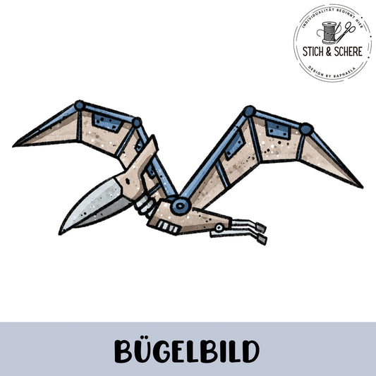„Freigestelltes Bügelbild: mechanischer Flugsaurier mit spitzen, gefalteten Flügeln und metallischen Gelenken in Grau/Blau; kantige, technische Illustration.“