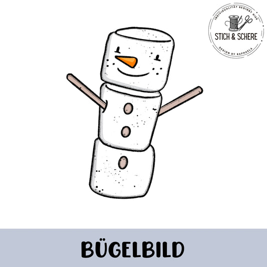Weißer Marshmallow-Schneemann aus drei Marshmallows mit orangefarbener Karottennase, lächelndem Gesicht, braunen Stockarmen und drei Knöpfen – als Bügelbild auf weißem Hintergrund.