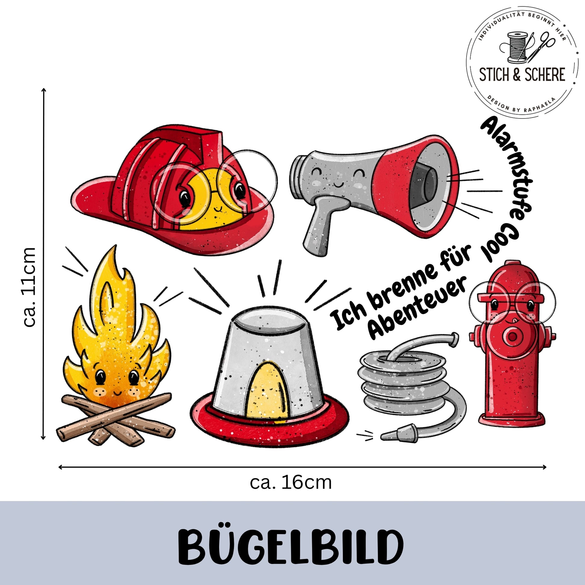 „Freigestelltes Bügelbild-Set ‚Fire Time‘ (ca. 16×11 cm): roter Feuerwehrhelm mit Gesicht, graues Megafon, gelb-orange Flamme über Holz, graue Sirenenleuchte, aufgerollter Schlauch und roter Hydrant; Schriftzüge ‚Alarmstufe‘ und ‚Ich brenne für Abenteuer‘.“