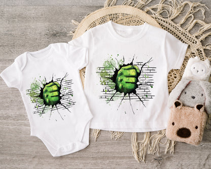 Heldenhaftes Bügelbild auf Kinderkleidung – für starke Kids.