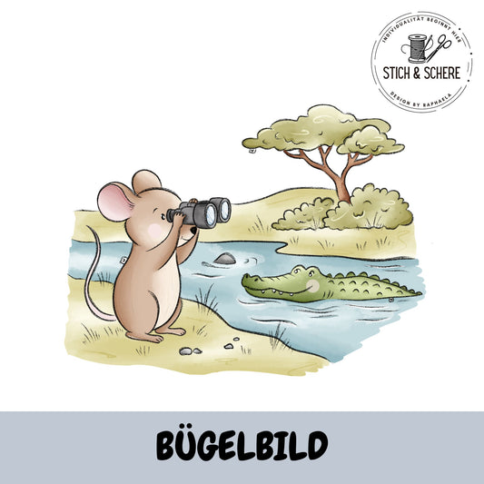 Bügelbild „Mäusesafari“ mit kleiner Entdeckermaus am Flussufer und Krokodil im Safari-Aquarellstil