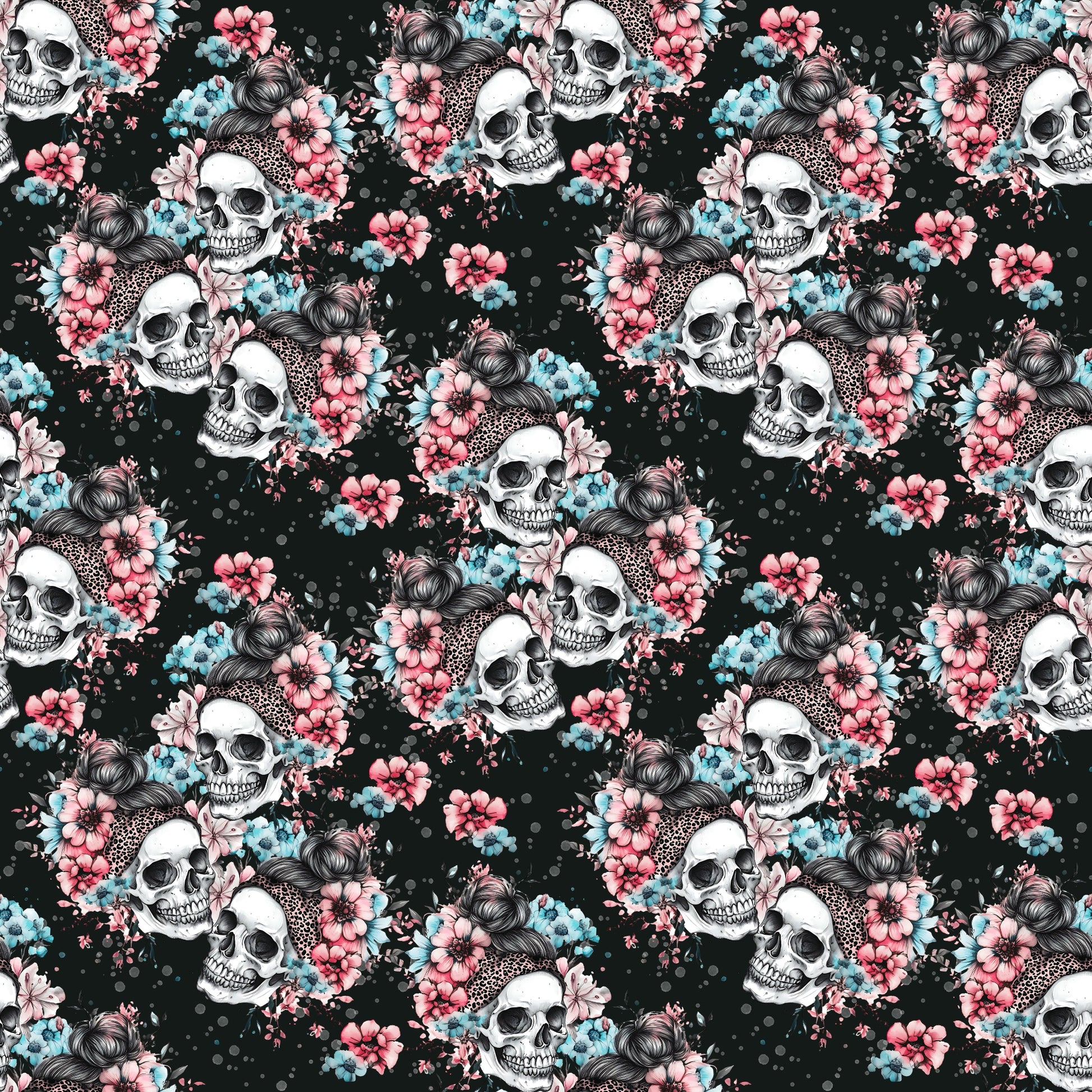 Dark Bloom Stoff mit Totenkopf und Blumen auf schwarzem Hintergrund.