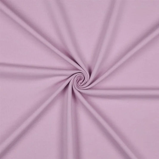 Nahaufnahme des French Terry Uni Stoffes in zartem Hell-Lavendel, weich und angenehm auf der Innenseite.