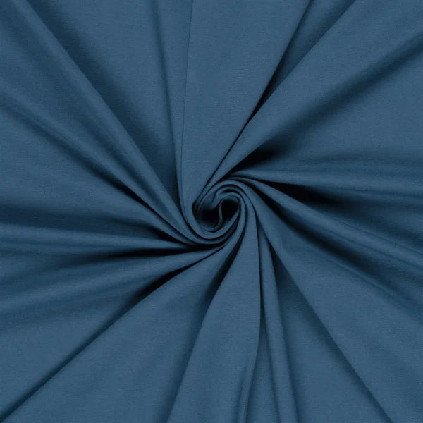 Nahaufnahme des French Terry Uni Stoffes in elegantem Stahlblau mit weicher Loopstruktur auf der Innenseite.