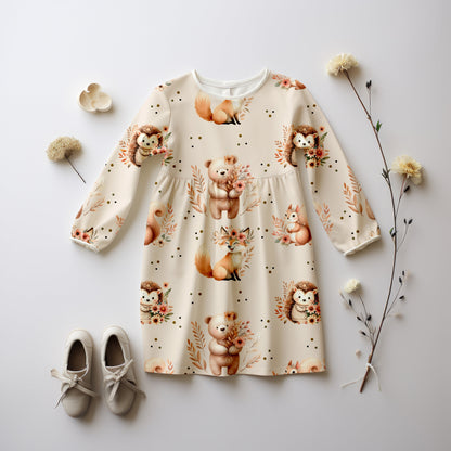 Weicher Kinderstoff mit Füchsen, Bären, Igeln und Eichhörnchen in warmen Erdtönen, ideal für Shirts, Kleider & Mützen.