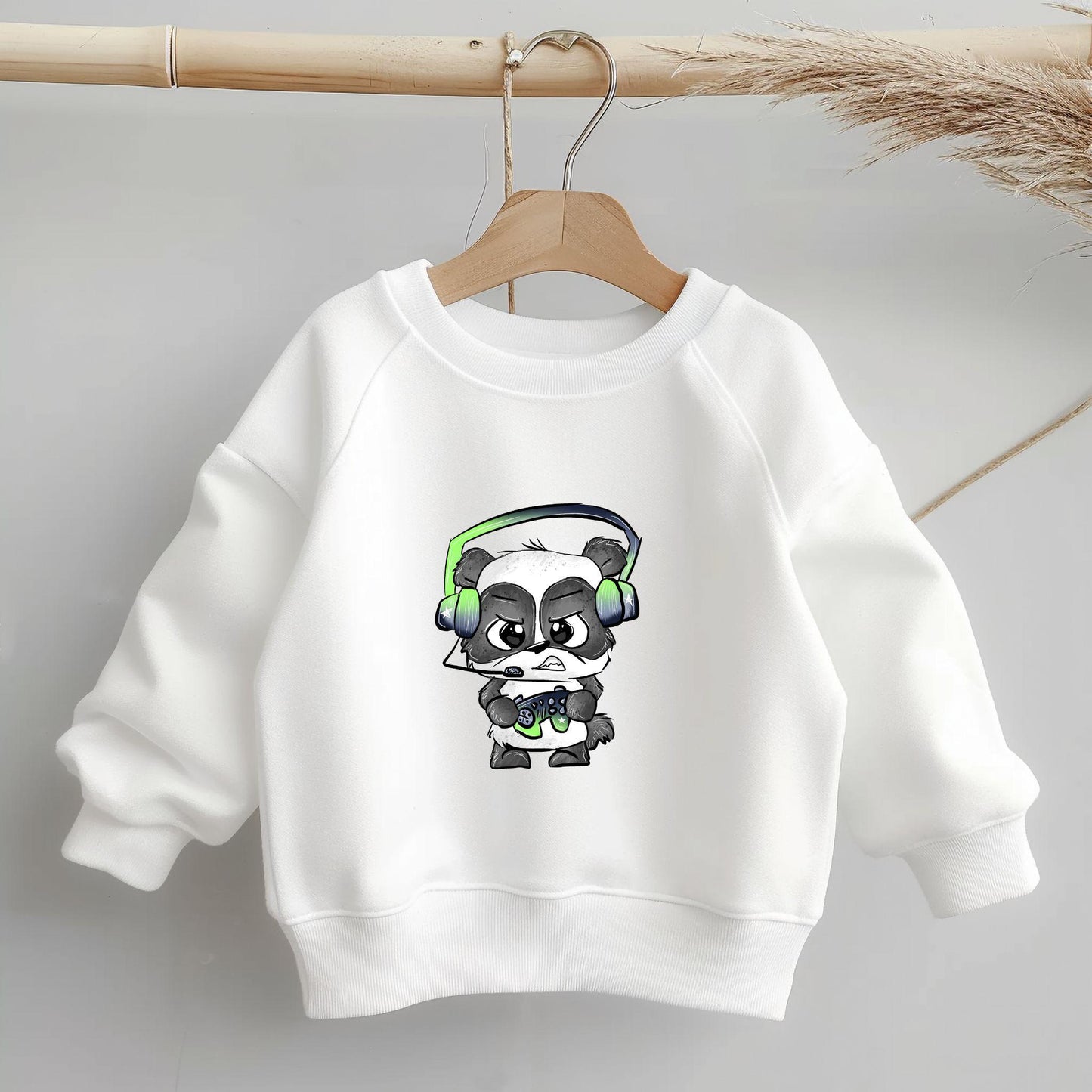 Niedlicher Gaming-Panda als Bügelbild für individuelle DIY-Kleidung.