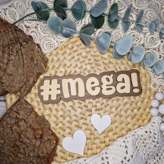 Starke Botschaft – #MEGA
💥 Mit dem Holzschriftzug #MEGA setzt du dein Projekt modern und kraftvoll in Szene.
Perfekt für Produktbilder, kreative Märkte oder als Tischdeko.