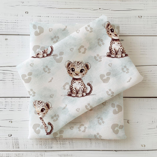 Kinderstoff "Kleiner Leopard" mit niedlichem Leoparden-Baby als Meterware.