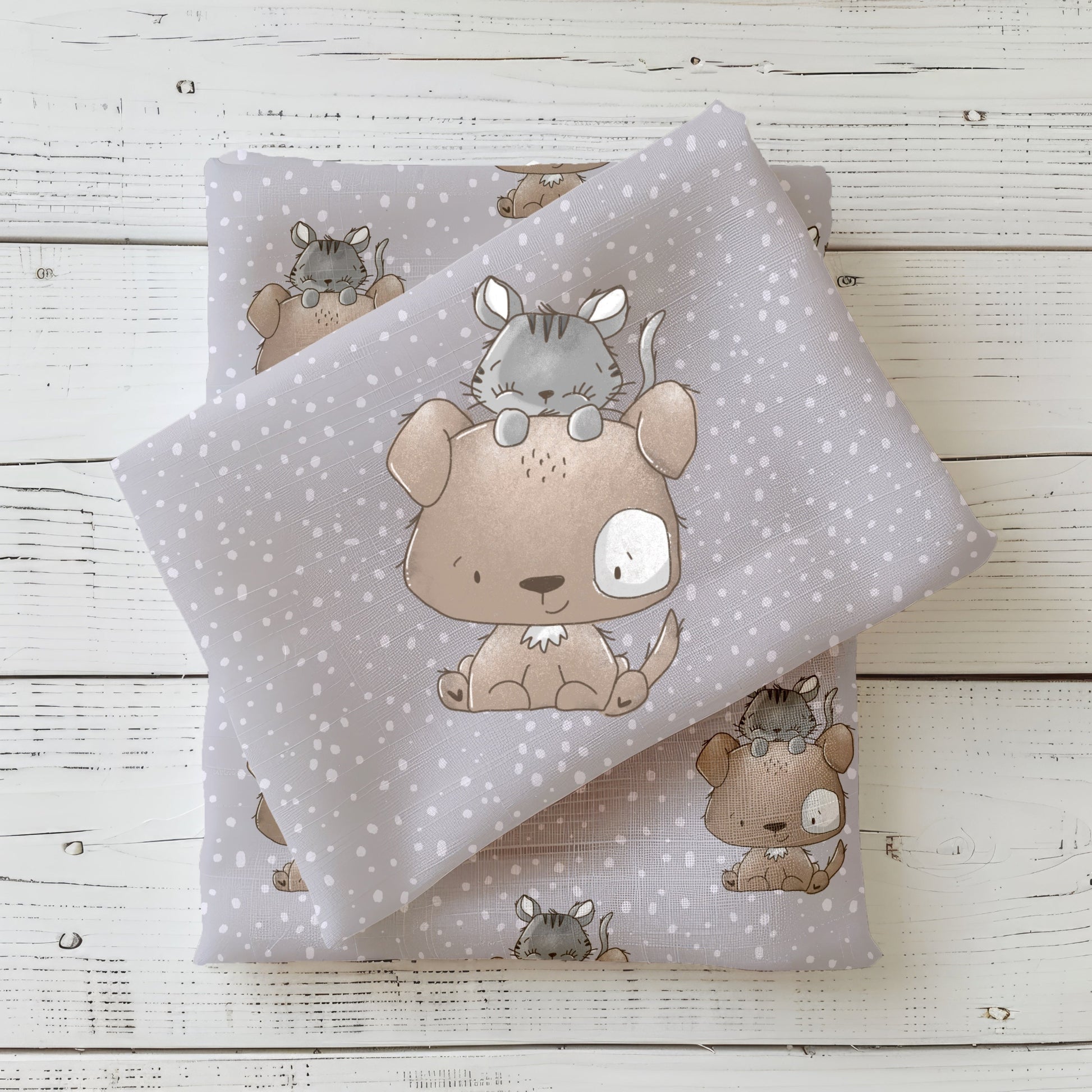 Stoffpanel „Little Memories“ mit süßem Hund-und-Katze-Motiv und passender Musterkombi auf grauem Hintergrund.