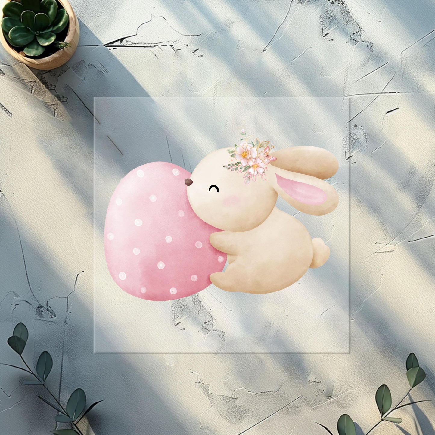Detailansicht des Bügelbilds "Hase mit rosa Osterei" – ideal für selbstgenähte Kleidung.
