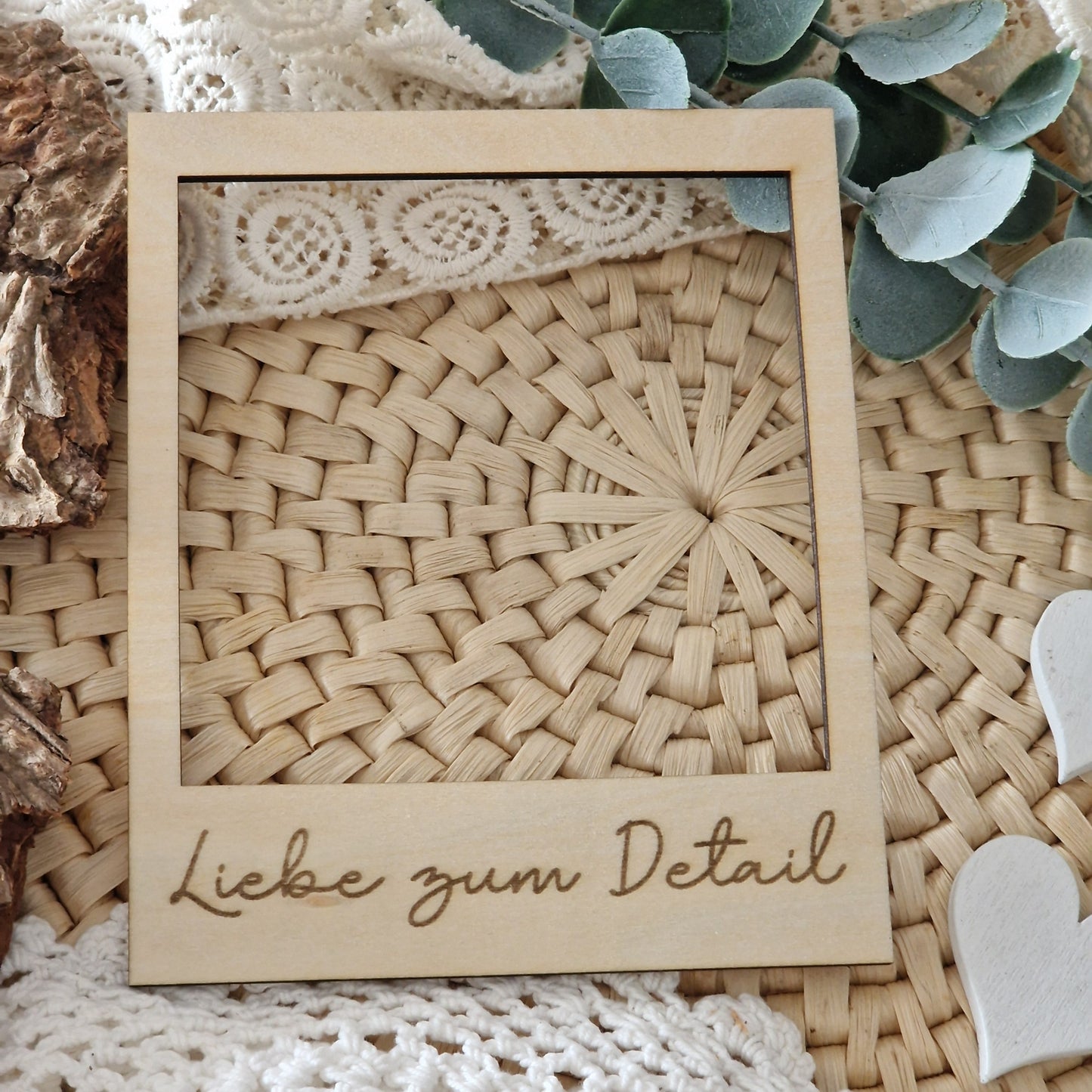Polaroidrahmen aus Holz „Liebe zum Detail“ – dekoratives Accessoire für Flatlays und handgemachte Produktfotos.