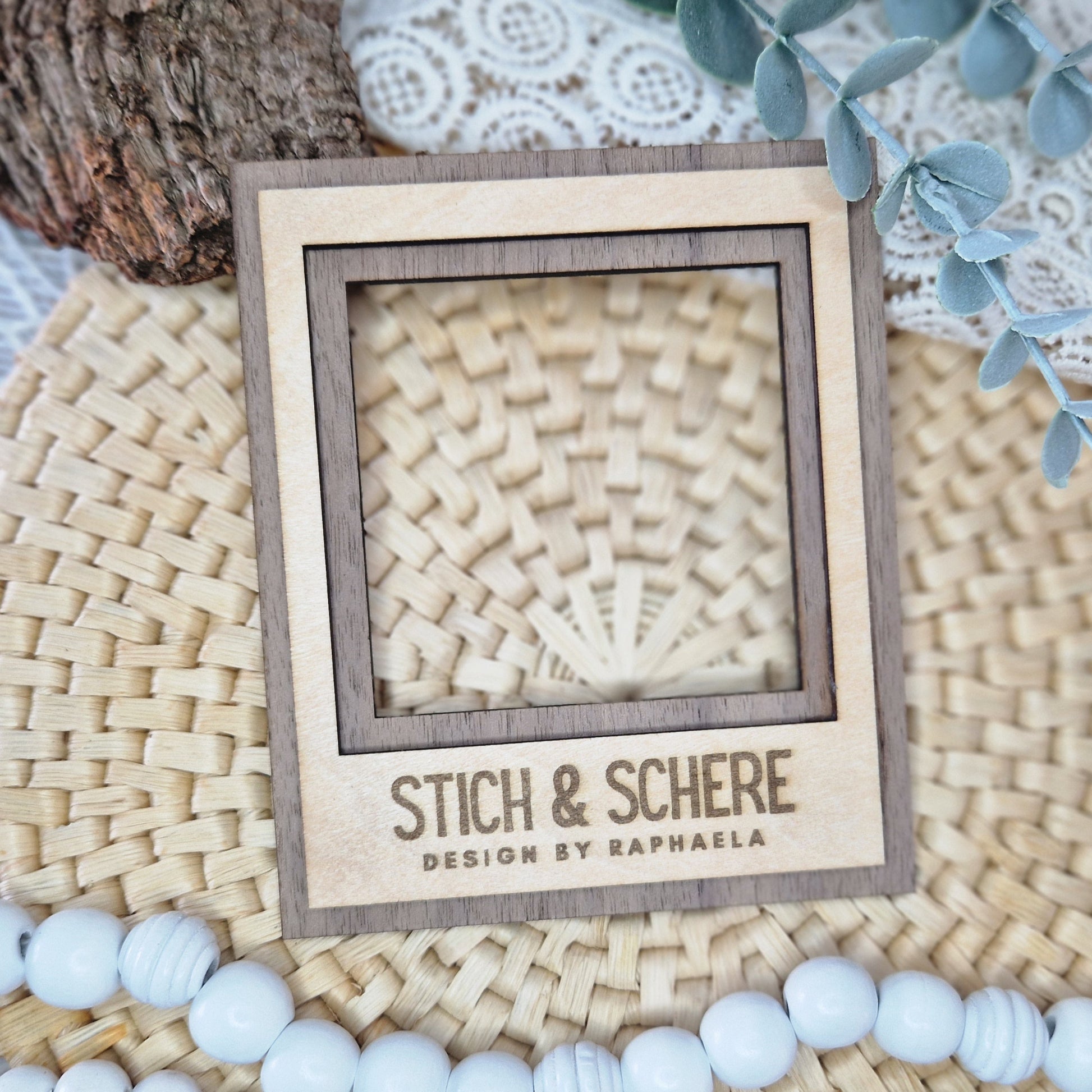 Polaroidrahmen aus Holz mit graviertem Logo (11 x 13 cm) – perfekte Flatlay-Deko für kreative Produktfotos und personalisierten Content: