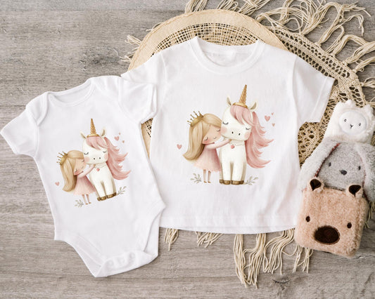 Märchenhaftes Einhorn-Bügelbild mit Prinzessin für Baby- & Kindermode.