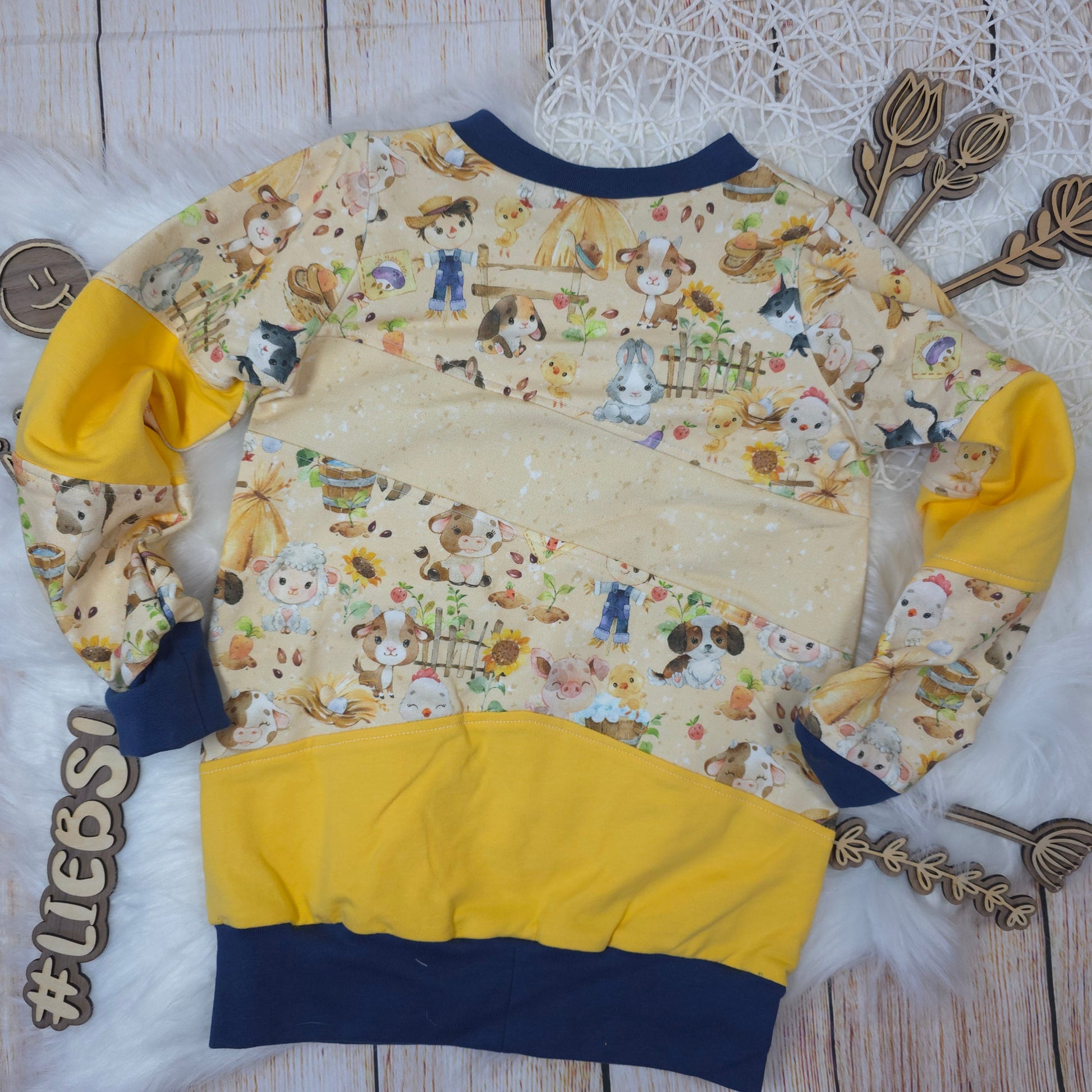 Kinder Pullover 104 Bauernhof Design Rückseite handgemacht