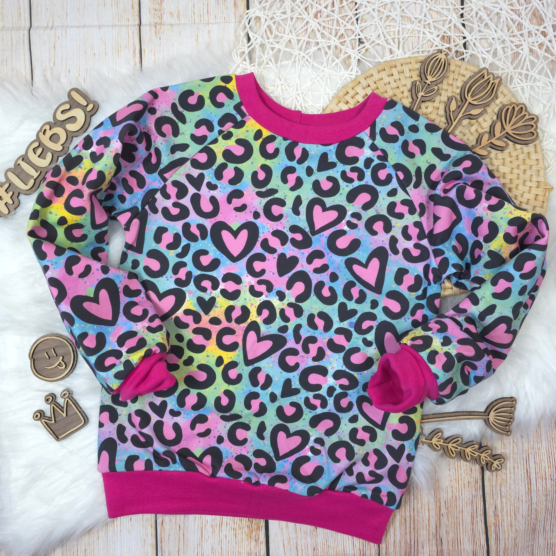 Kinder Pullover Größe 116 Leo Herzen bunt French Terry handgemacht
