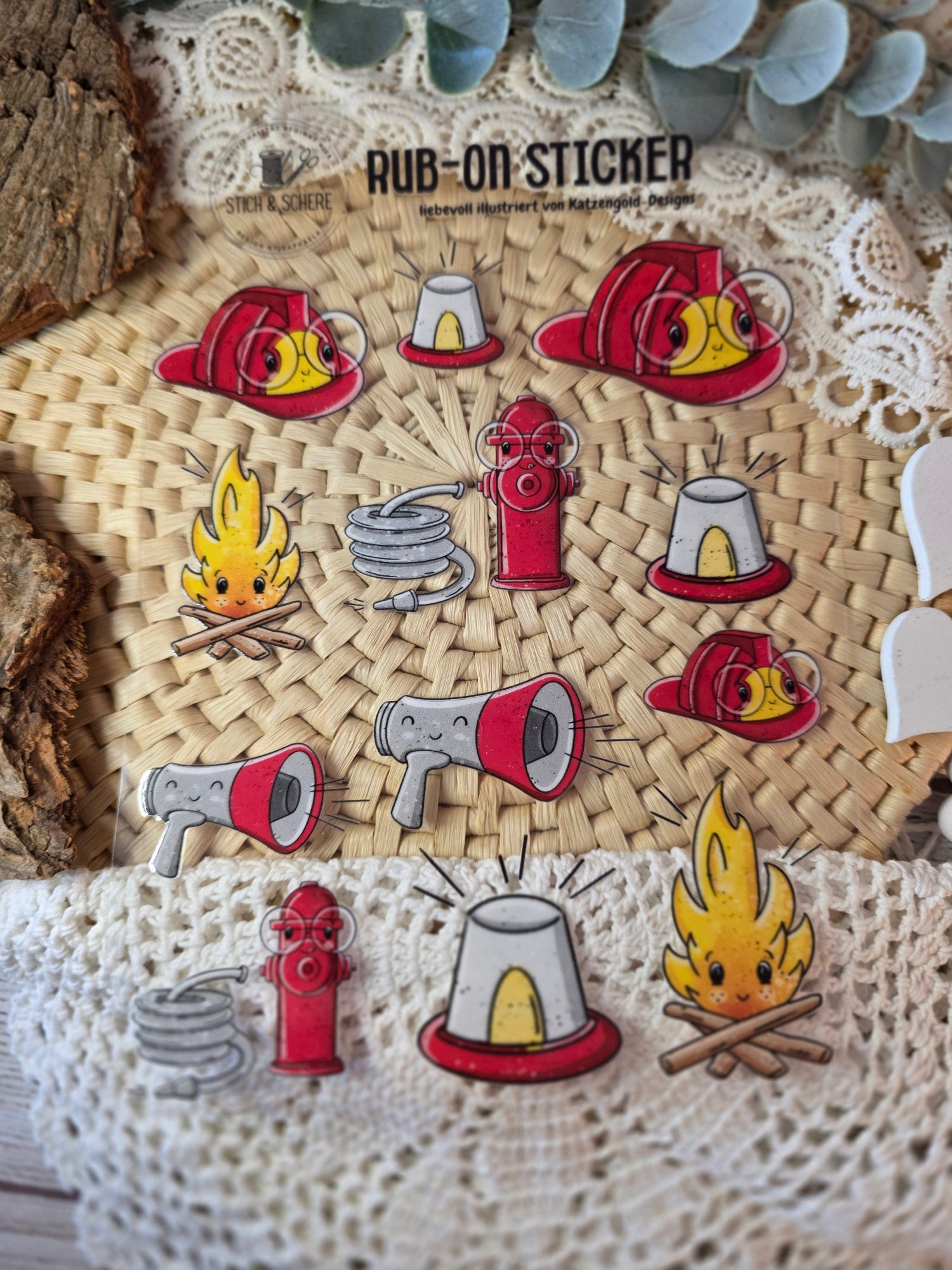 Nahaufnahme der Rub-On-Sticker „Fire Time“ – detailreiche Feuerwehrmotive auf UV-DTF-Transferfolie.