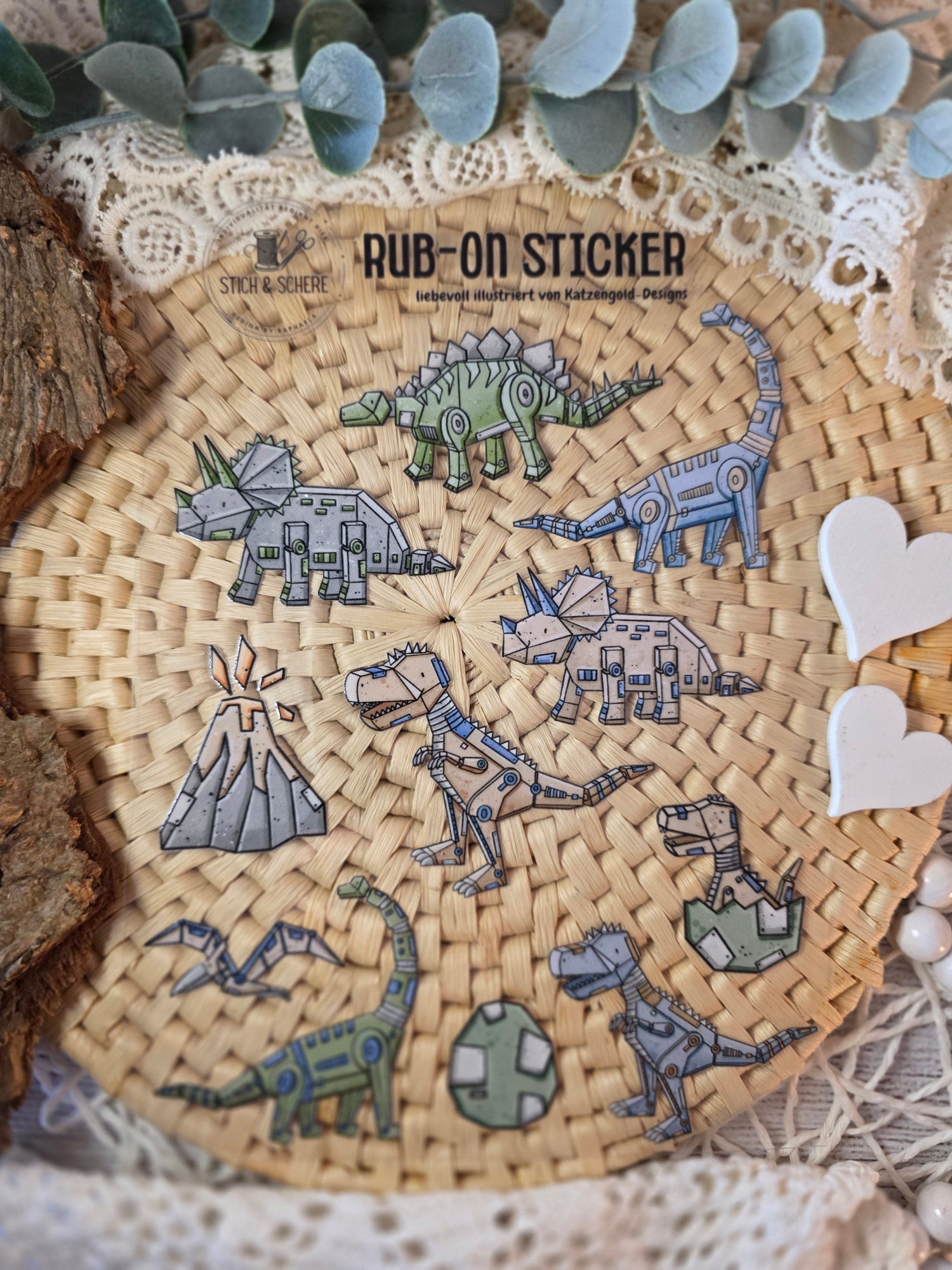 Nahaufnahme der Rub-On-Sticker „Robodinos“ – detailreiche, robotisch illustrierte Dinos auf UV-DTF-Transferfolie.
