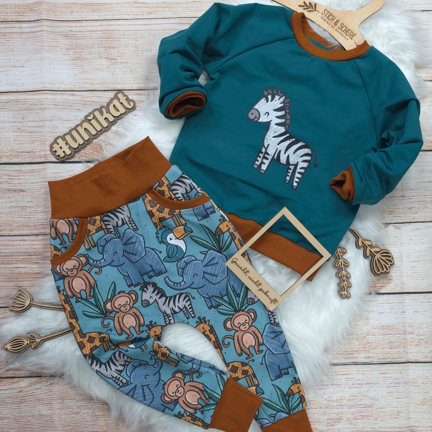 Handgenähtes Kinder Set Wildtopia Zebra in Größe 98 mit Pullover aus French Terry und Zebra-Bügelbild sowie passender Pumphose