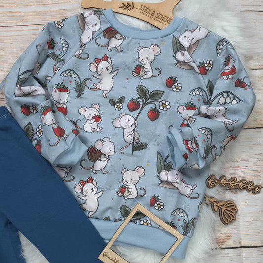Kinder Pullover Cozy Lines aus French Terry mit Erdbeermäuse-Design in Größe 110