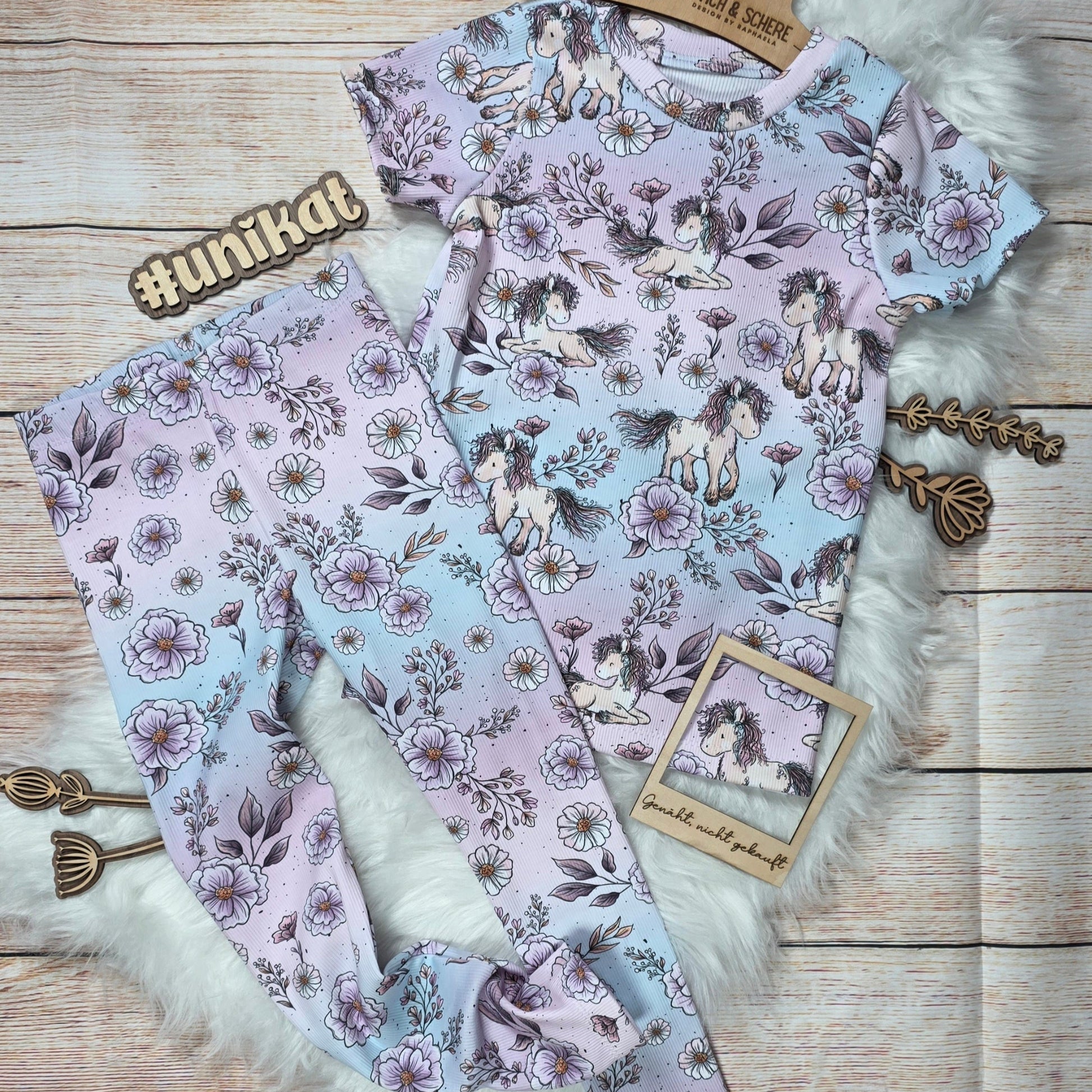 Handgenähtes Kinder Set Flower Pony mit Rip-Shirt und Rip-Leggings aus Rip-Jersey in Größe 122