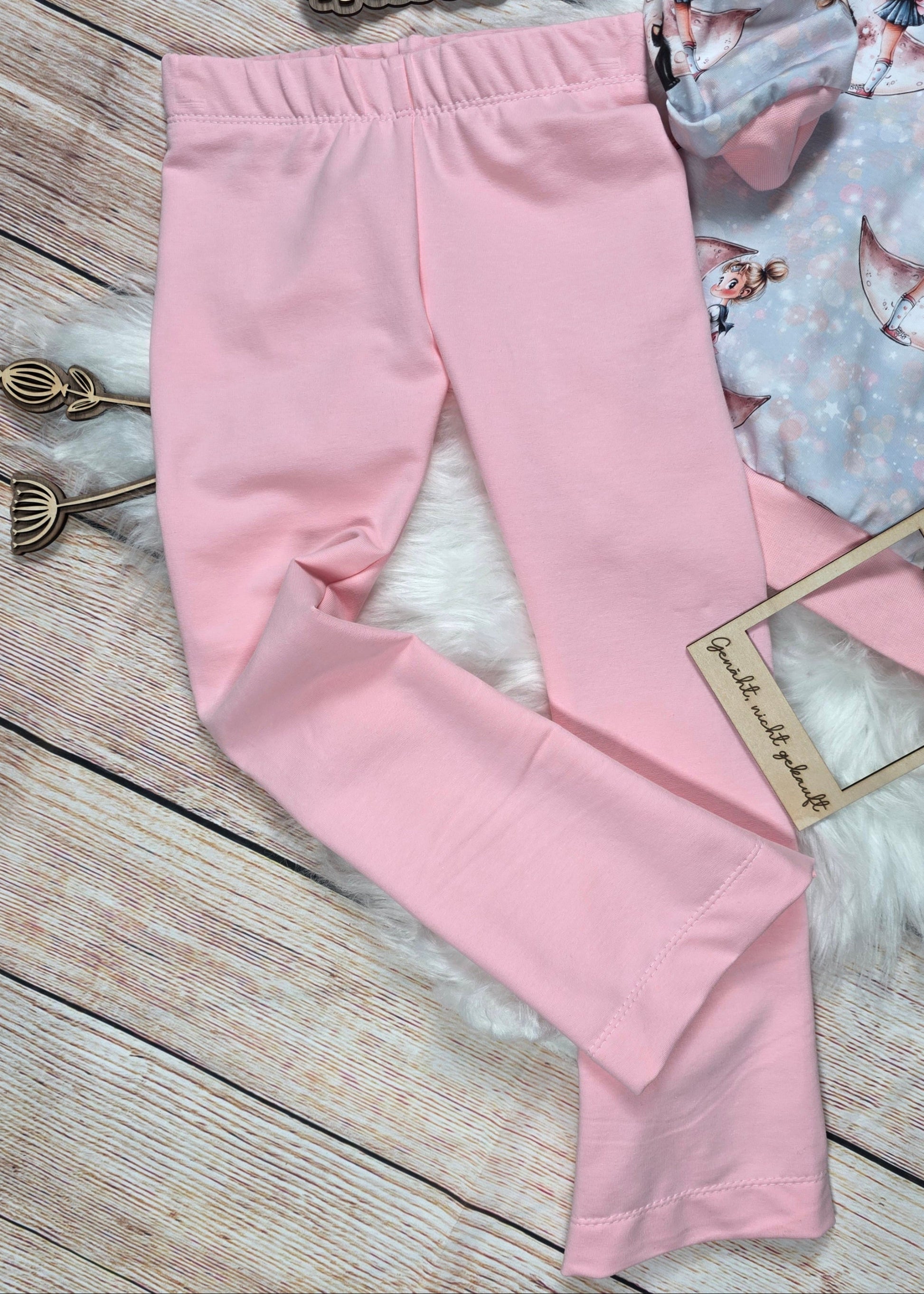 Rosa LoungeLeg von RosaRosa aus French Terry in Größe 110 als Teil des Mondzauber & Sternenglanz Sets