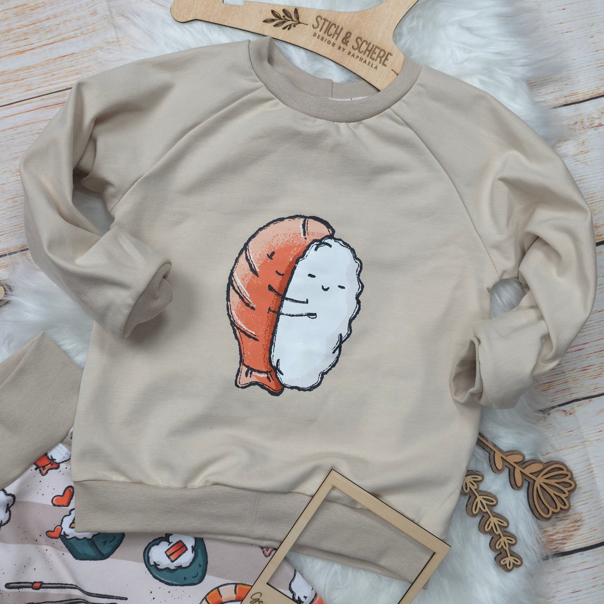 Kinder Pullover Sushilein in Größe 98 aus French Terry mit süßem Sushi-Bügelbild auf der Vorderseite