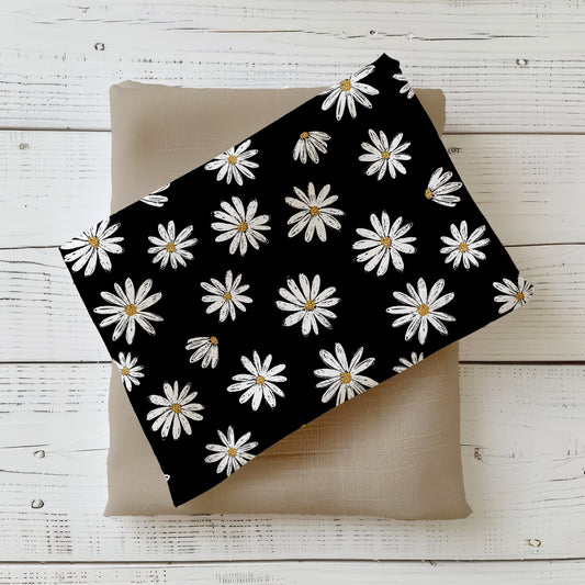 Mockup vom Stoffdesign "Black Daisy" wahlweise auf Jersey oder French Terry mit weißen Gänseblümchen auf schwarzem Hintergrund.
