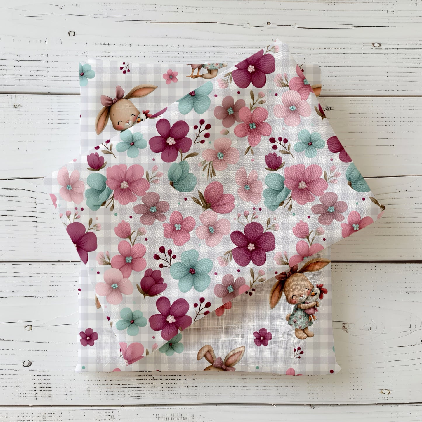 Blütenhäschen Kombistoff mit floralen Blumen in Rosé, Salbei und Beere auf hellem Karohintergrund