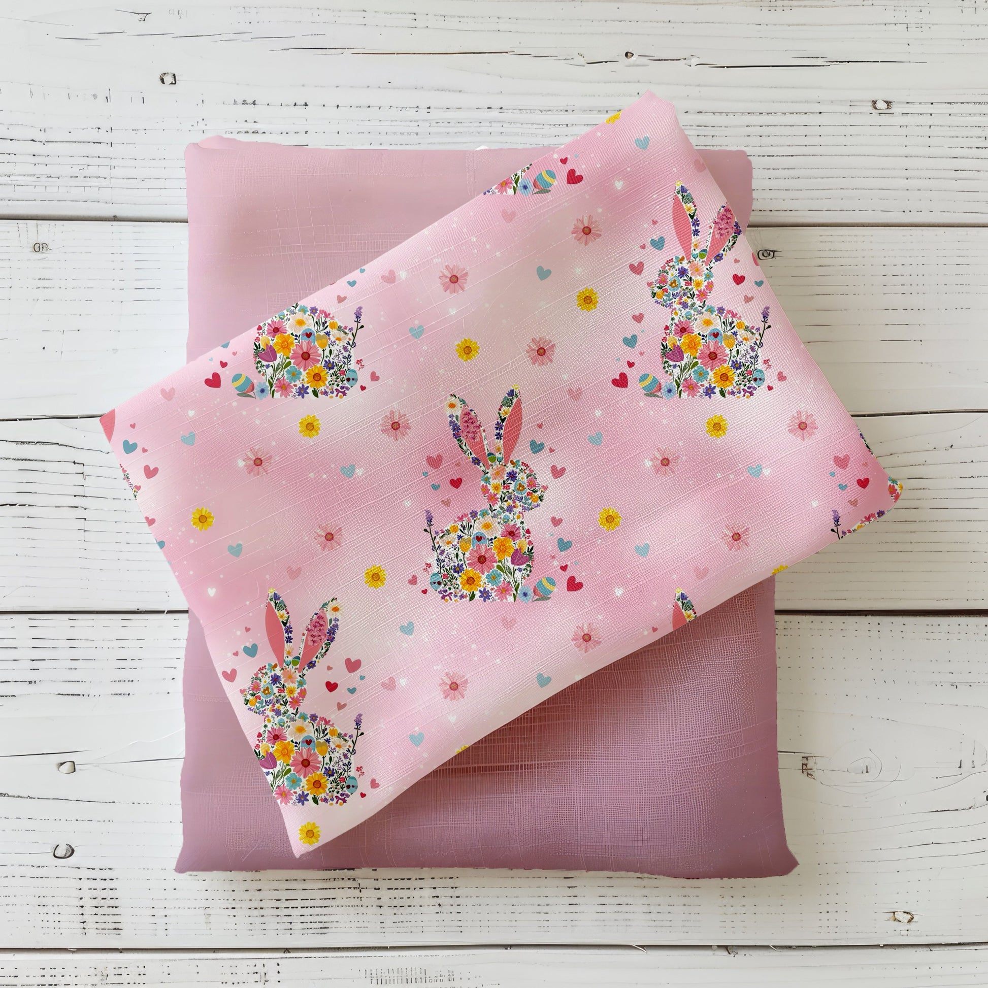 Blütenhäschen Rosézauber Stoff mit Blumenhasen, Herzchen und Ostereiern auf rosafarbenem Hintergrund