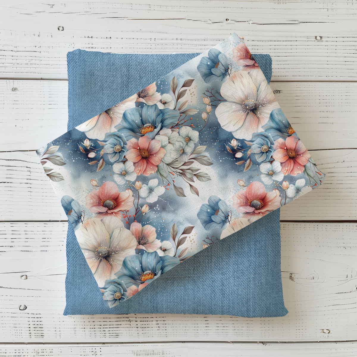 French Terry Blütenhauch mit floralen Blüten in Jeansblau, Altrosa und Creme kombiniert mit jeansblauem Stoff
