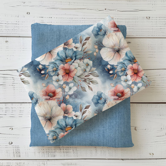French Terry Blütenhauch mit floralen Blüten in Jeansblau, Altrosa und Creme kombiniert mit jeansblauem Stoff
