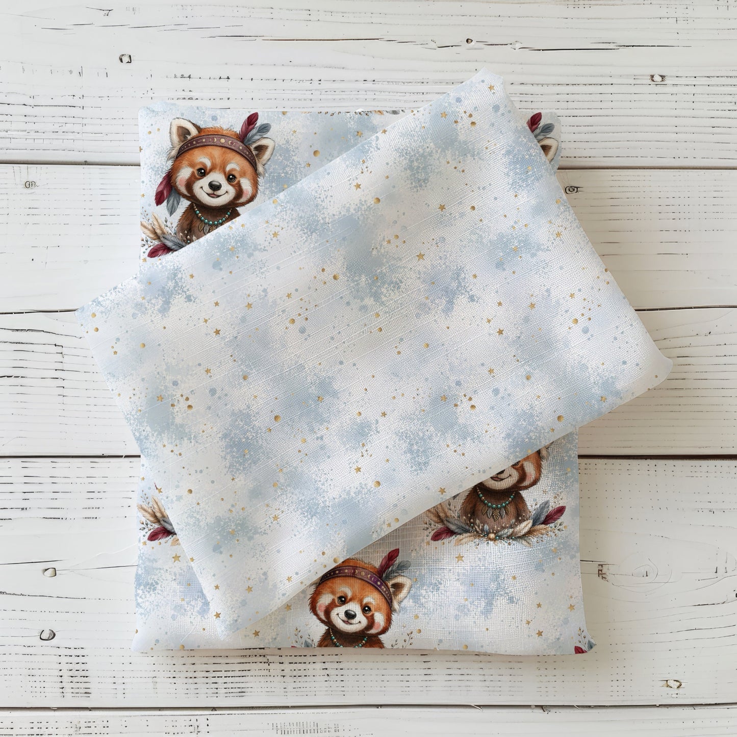 Boho Roter Panda Kombi Stoff mit hellblauer Aquarellstruktur und goldenen Sternen, kombiniert mit dem Hauptdesign Boho Roter Panda.