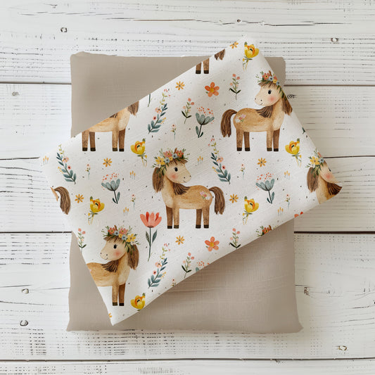 Kinderstoff „Blütenpony“ – Ponys mit Blumenkranz & Wiesenblumen auf hellem Hintergrund, kombiniert mit taupefarbenem Kombistoff 
