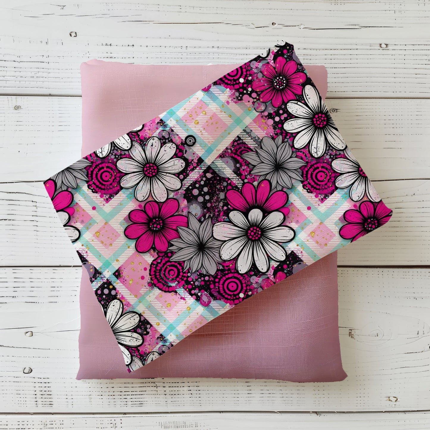Candy Daisy Stoffdesign mit großen Blüten in Pink, Weiß und Grau auf rosa-mintfarbenem Karomuster kombiniert mit passendem Uni-Stoff in Altrosa