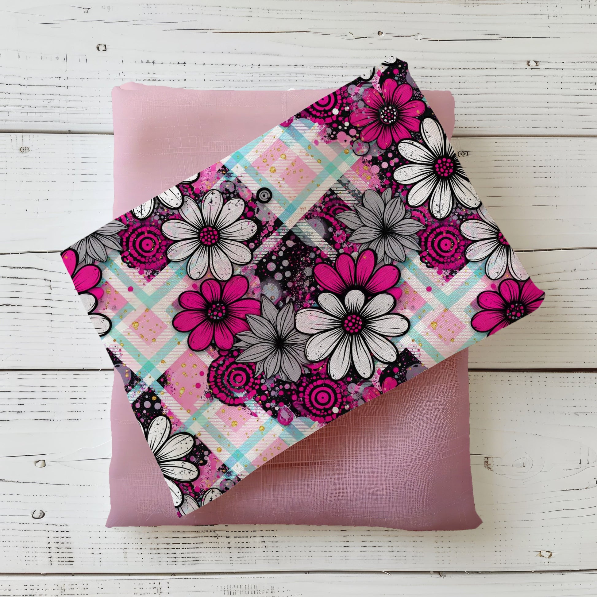 Candy Daisy Stoffdesign mit großen Blüten in Pink, Weiß und Grau auf rosa-mintfarbenem Karomuster kombiniert mit passendem Uni-Stoff in Altrosa