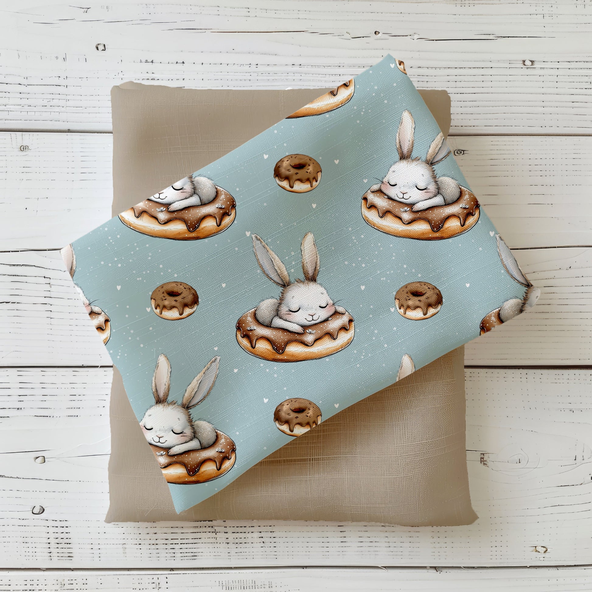 Kinderstoff Donuthäschen mit schlafenden Hasen in Donuts auf mintblauem Hintergrund