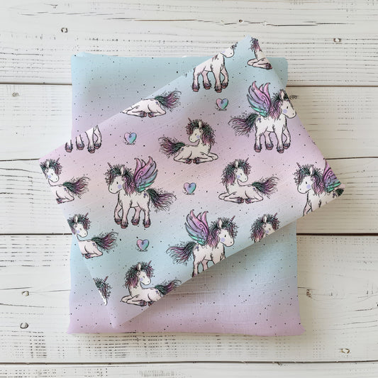 Einhornzeit – zauberhaftes Einhorn-Design mit Flügeln und Herzen, illustriert von Katzengold-Designs