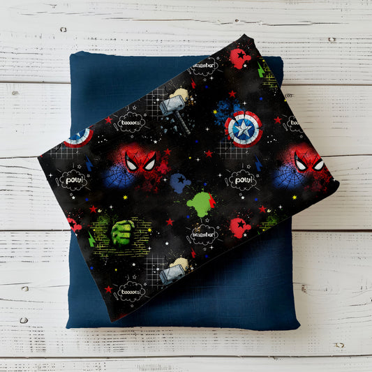 Stoffdesign „Heldenalarm!“ für DIY-Projekte wie Pullover, Leggings & Hoodies.