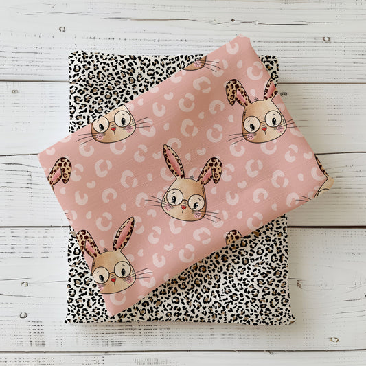 Leo Bunny Design mit Hasenköpfen und Leo-Muster in zwei Farbvarianten