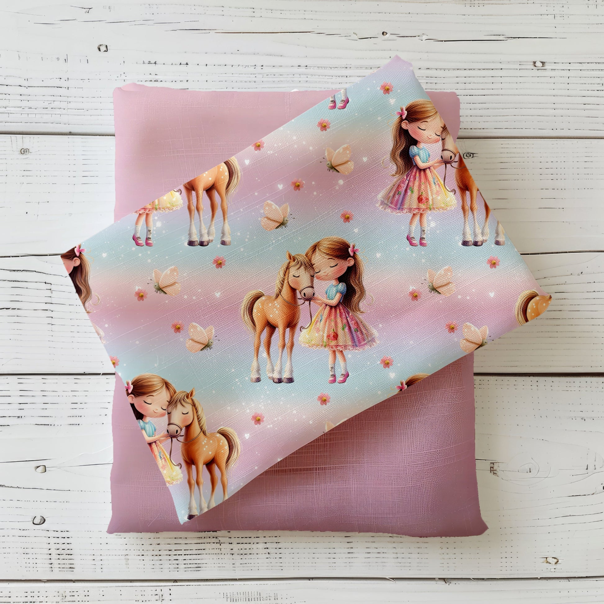 Kinderstoff mit Pferd – Zartes Design für Baby- und Kinderkleidung.