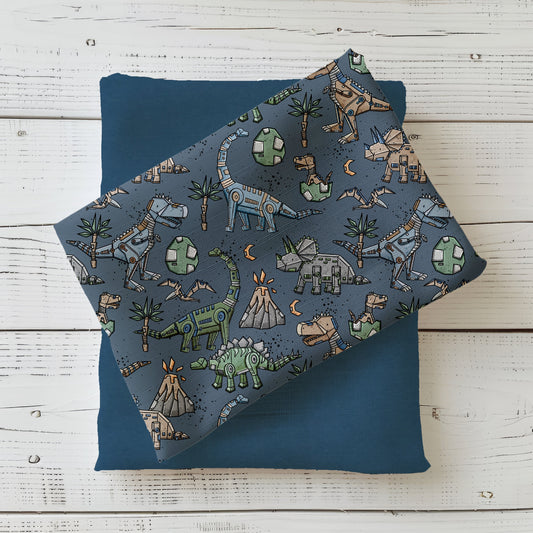 Kinderpullover aus „Robodino“-Stoff – stylischer Mix aus Technik und Dino-Optik für kleine Entdecker.