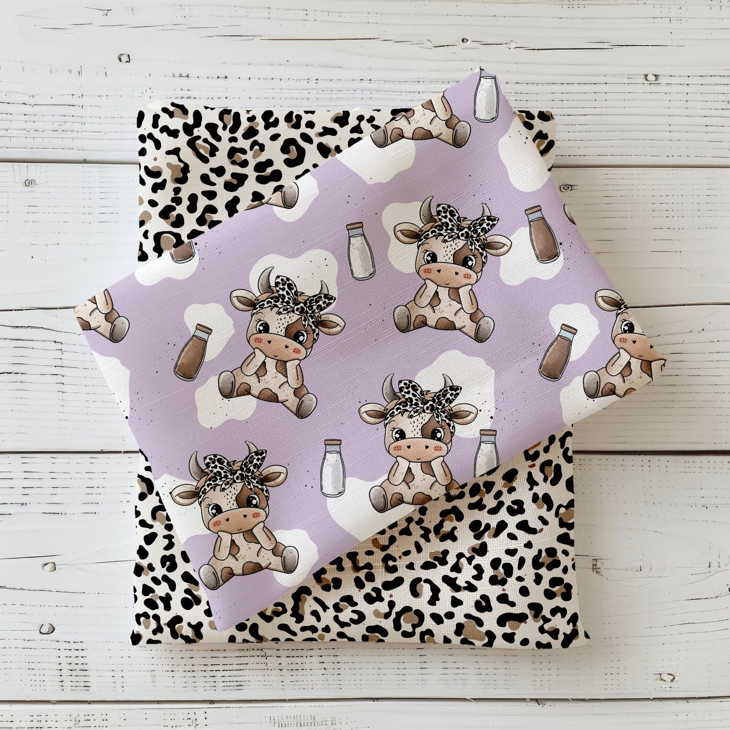 Gefalteter Stoff für Kinder aus der „Schokokuh“ – verspieltes Design für kleine Kuh-Fans und Bauernhofliebhaber.