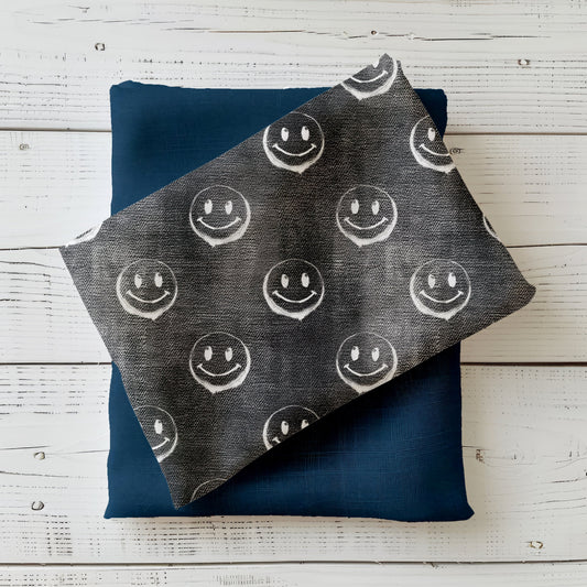 Gefalteter Stoff mit dem Design „Smiley – Denim anthrazit grau“ mit durchgehendem Smiley-Muster